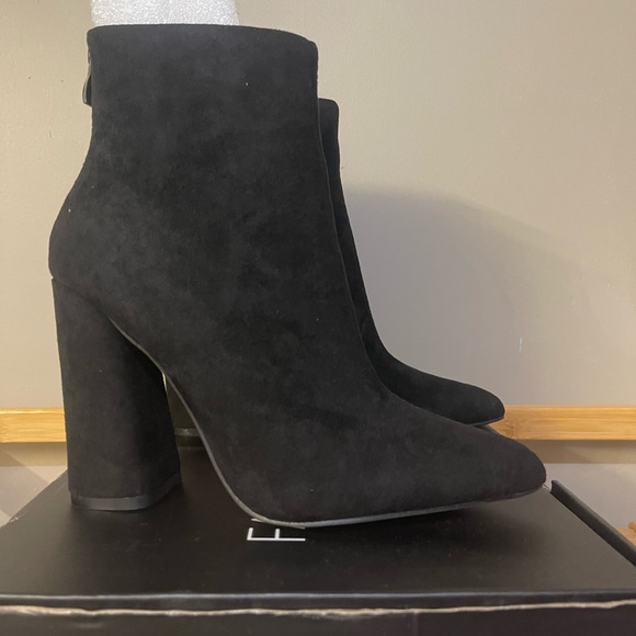 FASION NOVA Murphy Ankle Boots Pointed Block High Heel Faux Suede Zip - Picture 2 of 7